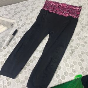 Connection 18 Small Pink Snake Print Cropped Leggings